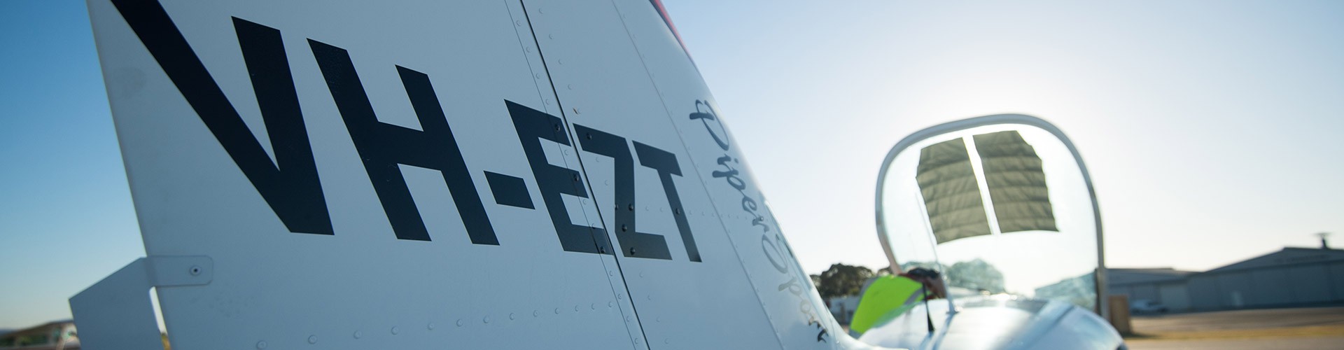 vh-ezt-tail-section-university-flying-club-jandakot-airport-learn-to-fly-vh-ezt-pipersport-sportscruiser-csa-lsa-rpl-ppl-private-pilot