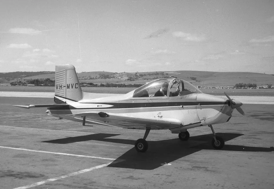 VH-MVC Victa Airtourer 1962