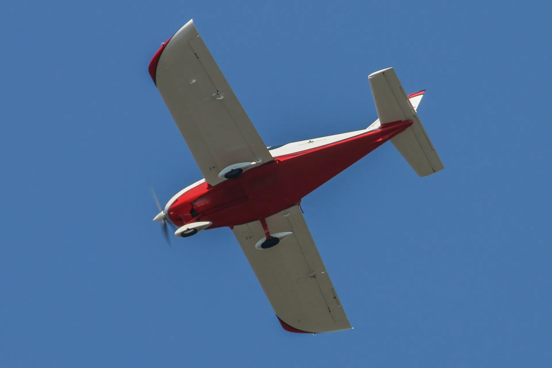 EZT landing at YSEN Serpentine Airfield 2015 Fly In