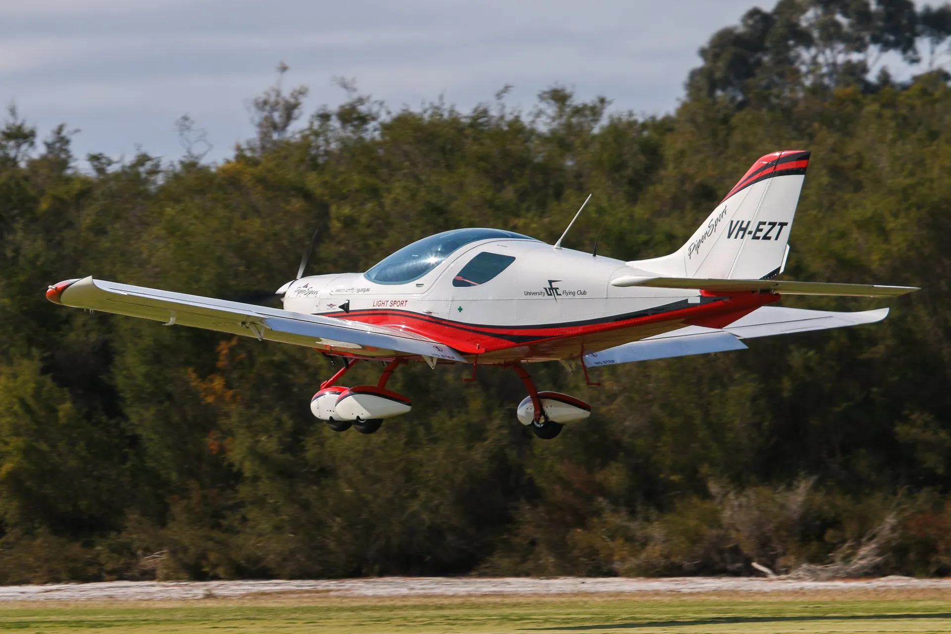 EZT landing at YSEN Serpentine Airfield 2015 Fly In