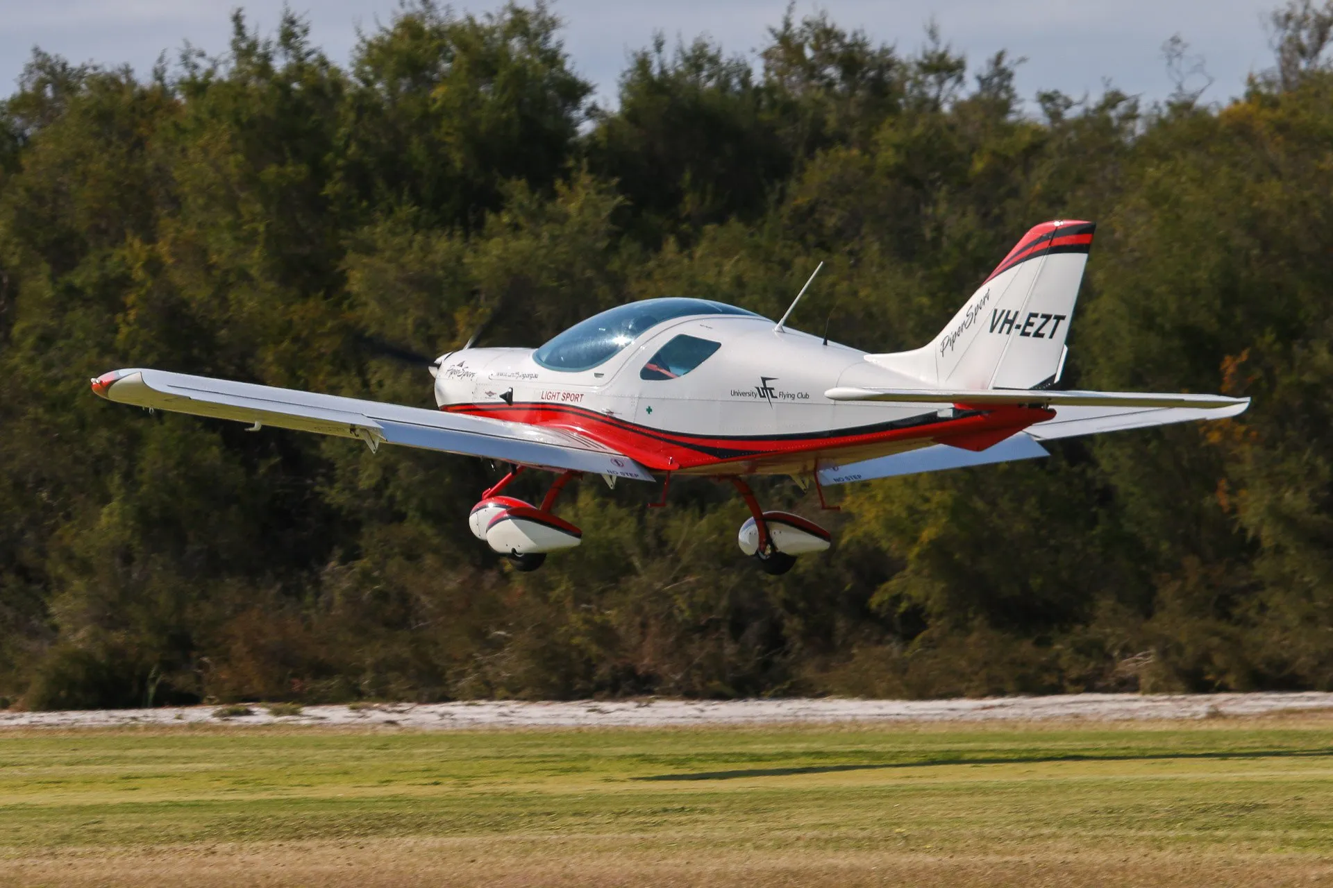 EZT landing at YSEN Serpentine Airfield 2015 Fly In