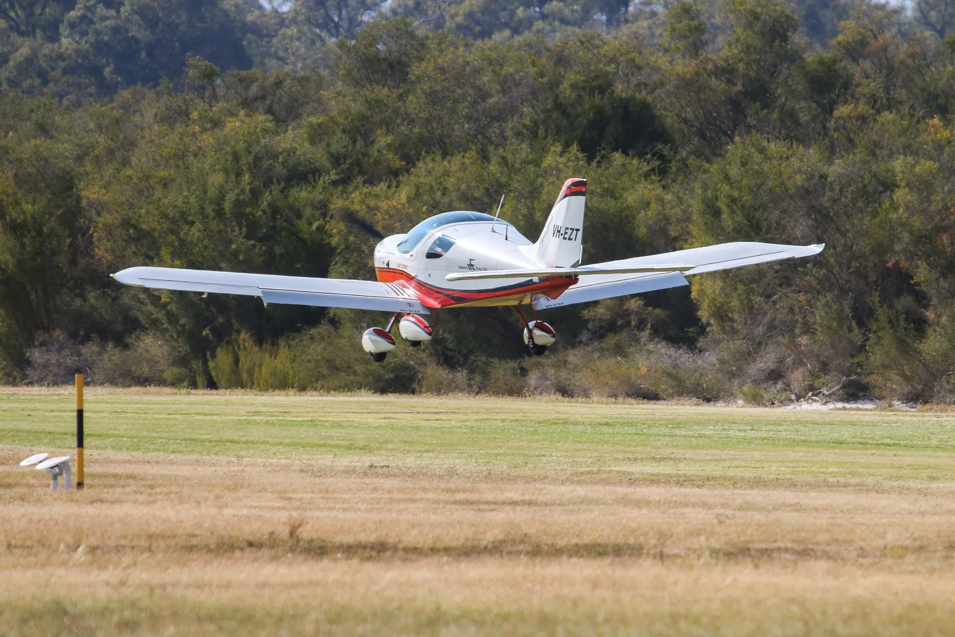 EZT landing at YSEN Serpentine Airfield 2015 Fly In