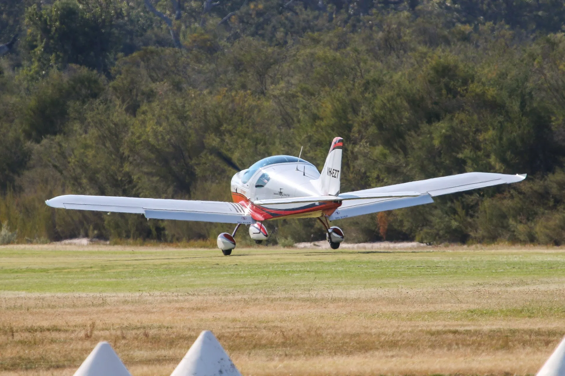 EZT landing at YSEN Serpentine Airfield 2015 Fly In