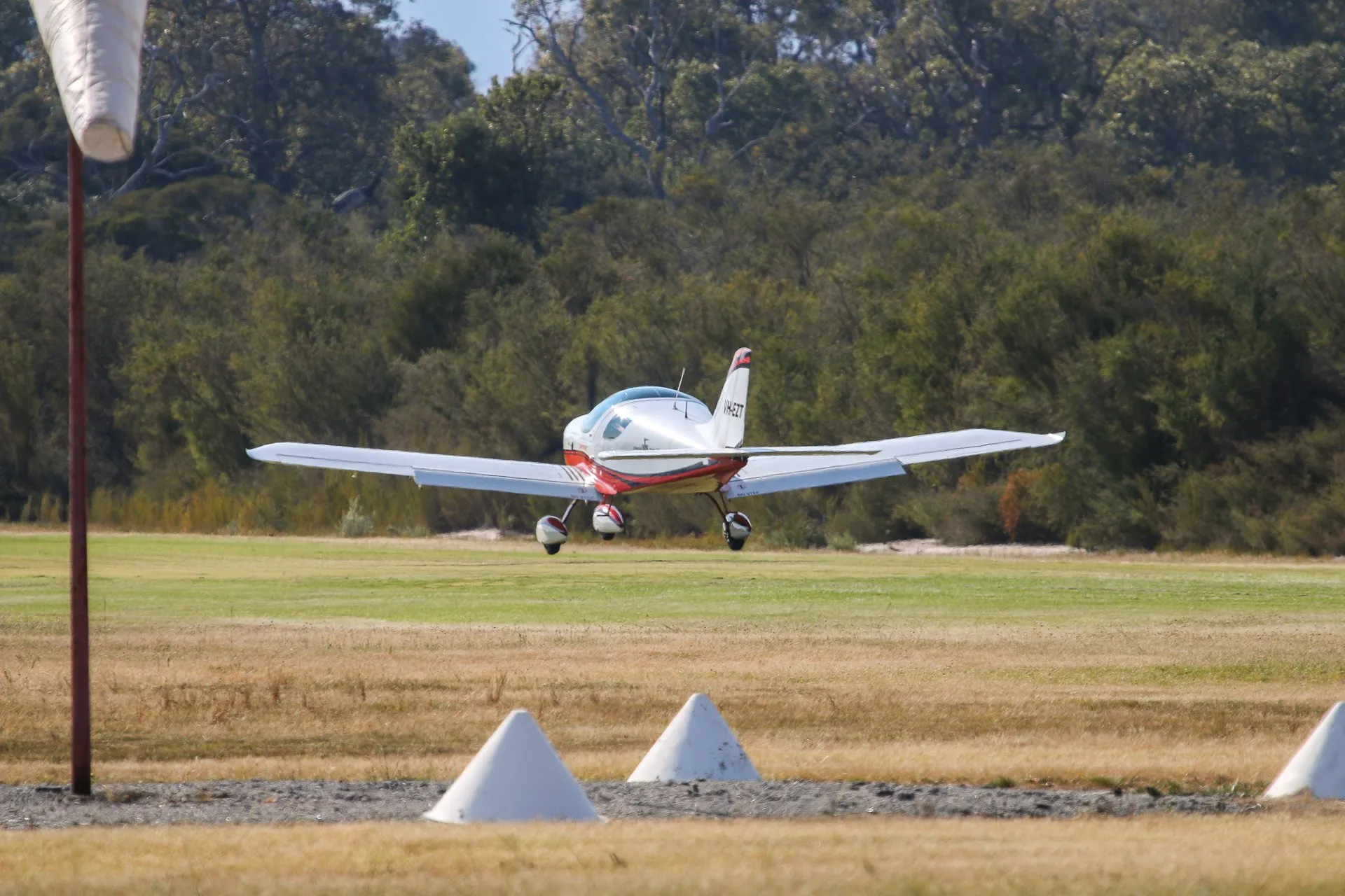 EZT landing at YSEN Serpentine Airfield 2015 Fly In