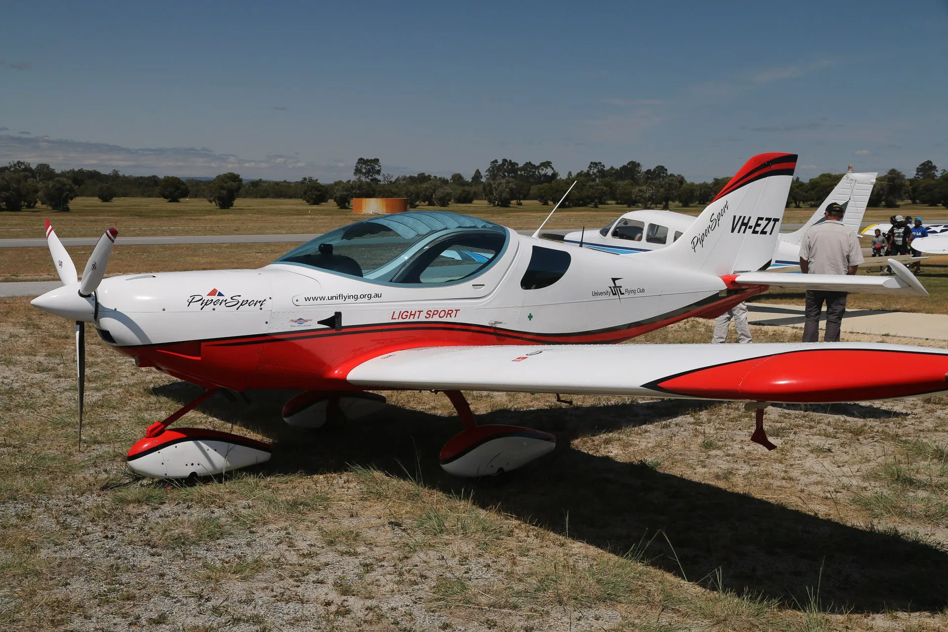 EZT landing at YSEN Serpentine Airfield 2015 Fly In