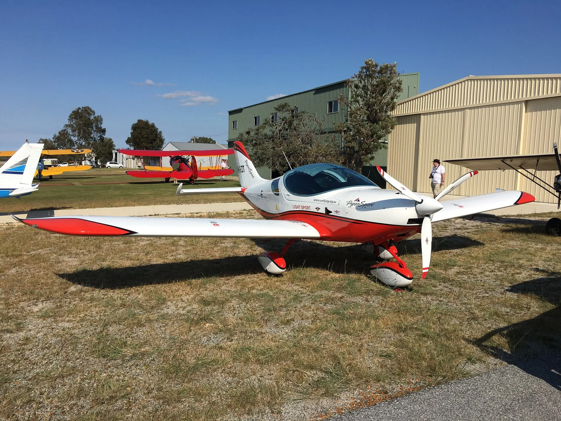 VH-EZT Pipersport
