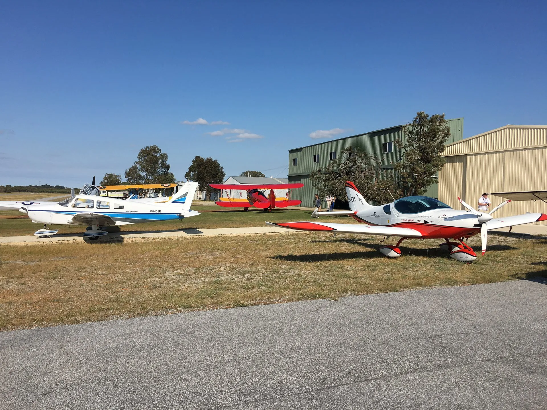 VH-EZT Pipersport