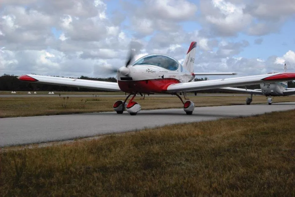 VH-EZT taxiing at Serpentine Airfield
