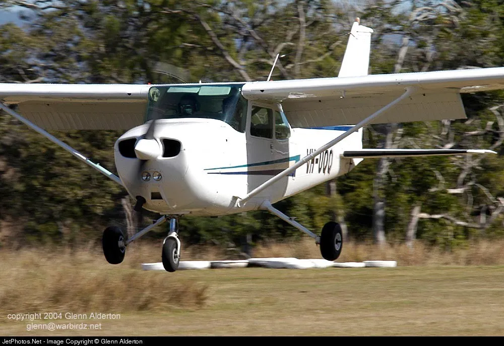 VH-UQQ Landing