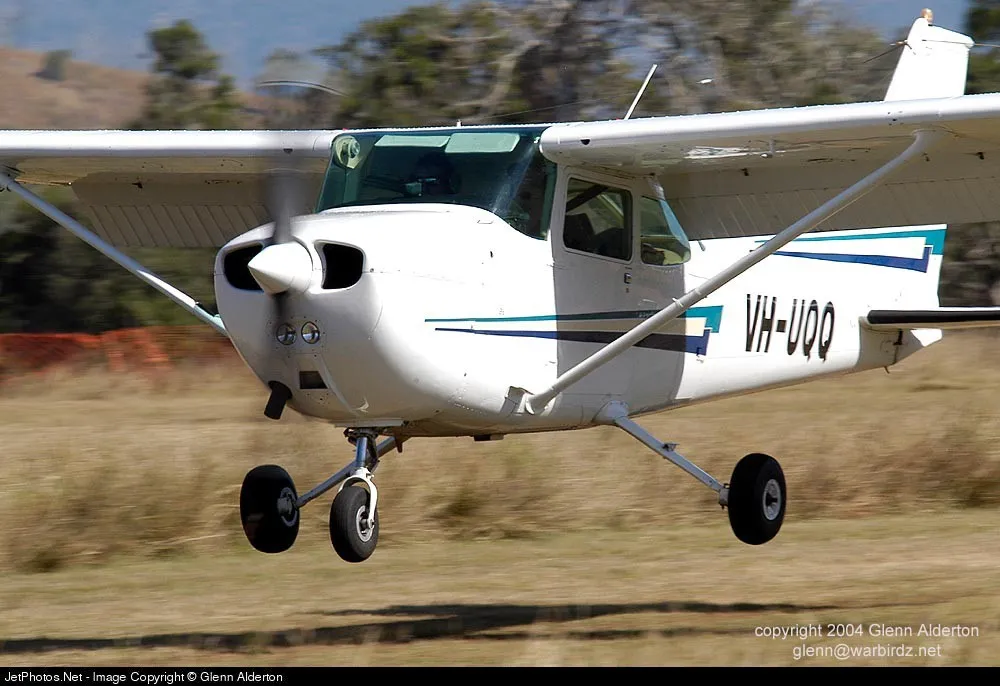 VH-UQQ Landing