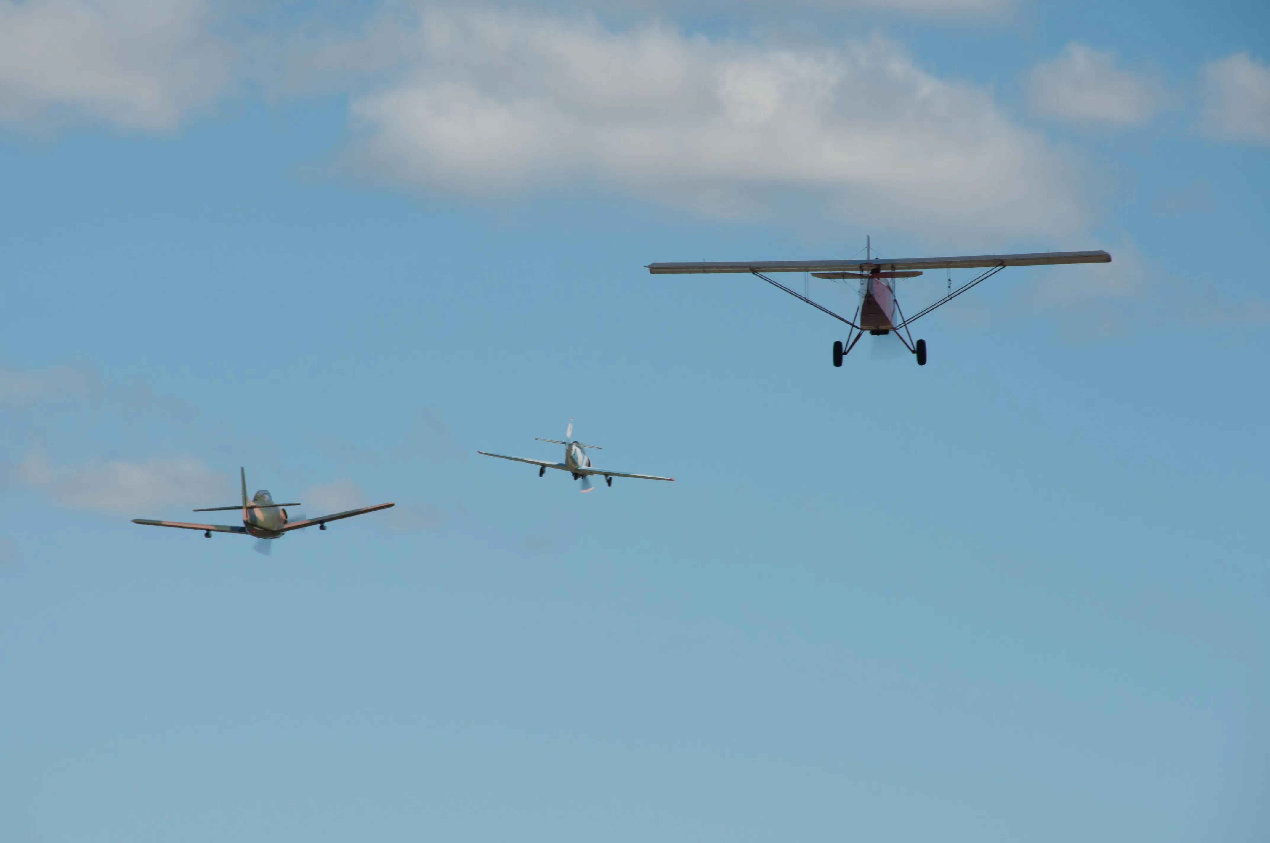 Serpentine SABC SAAA fly in aviation ufc uni flying club jandakot formation