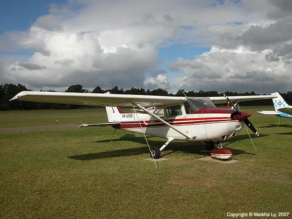 VH-UWD
