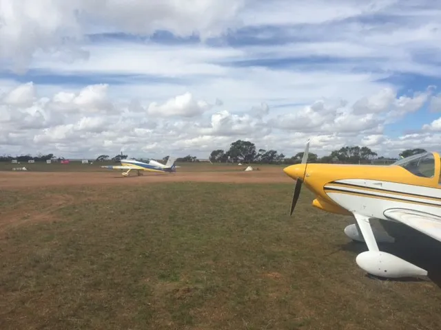 valley view 2015 geraldton northern gully vintage fly in airshow rv7 and extra