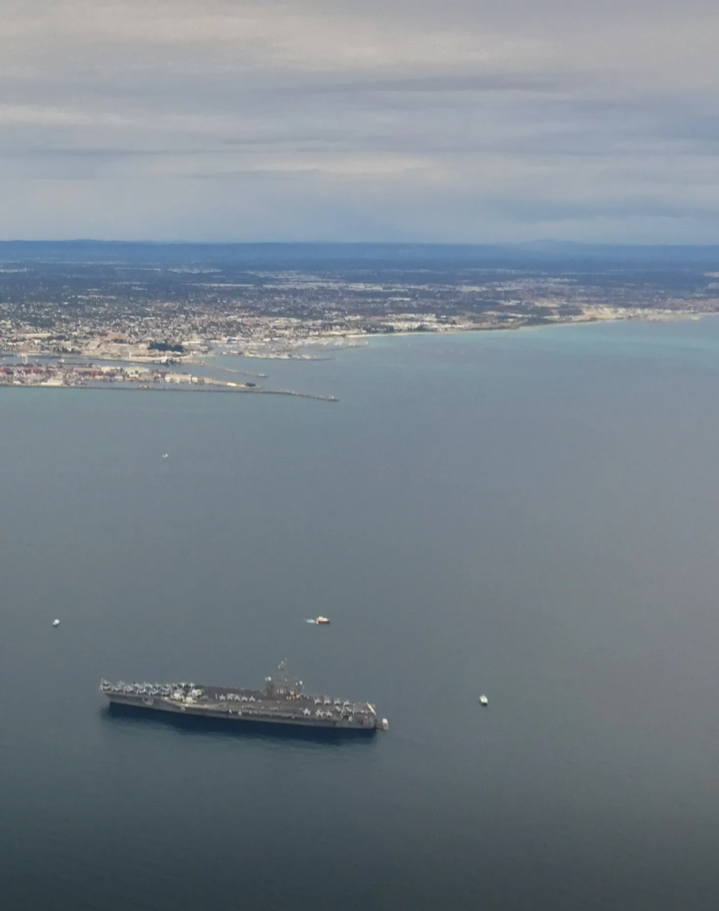 aircraft-carrier-uss-carl-vinson-visits-perth-university-flying-club-flight