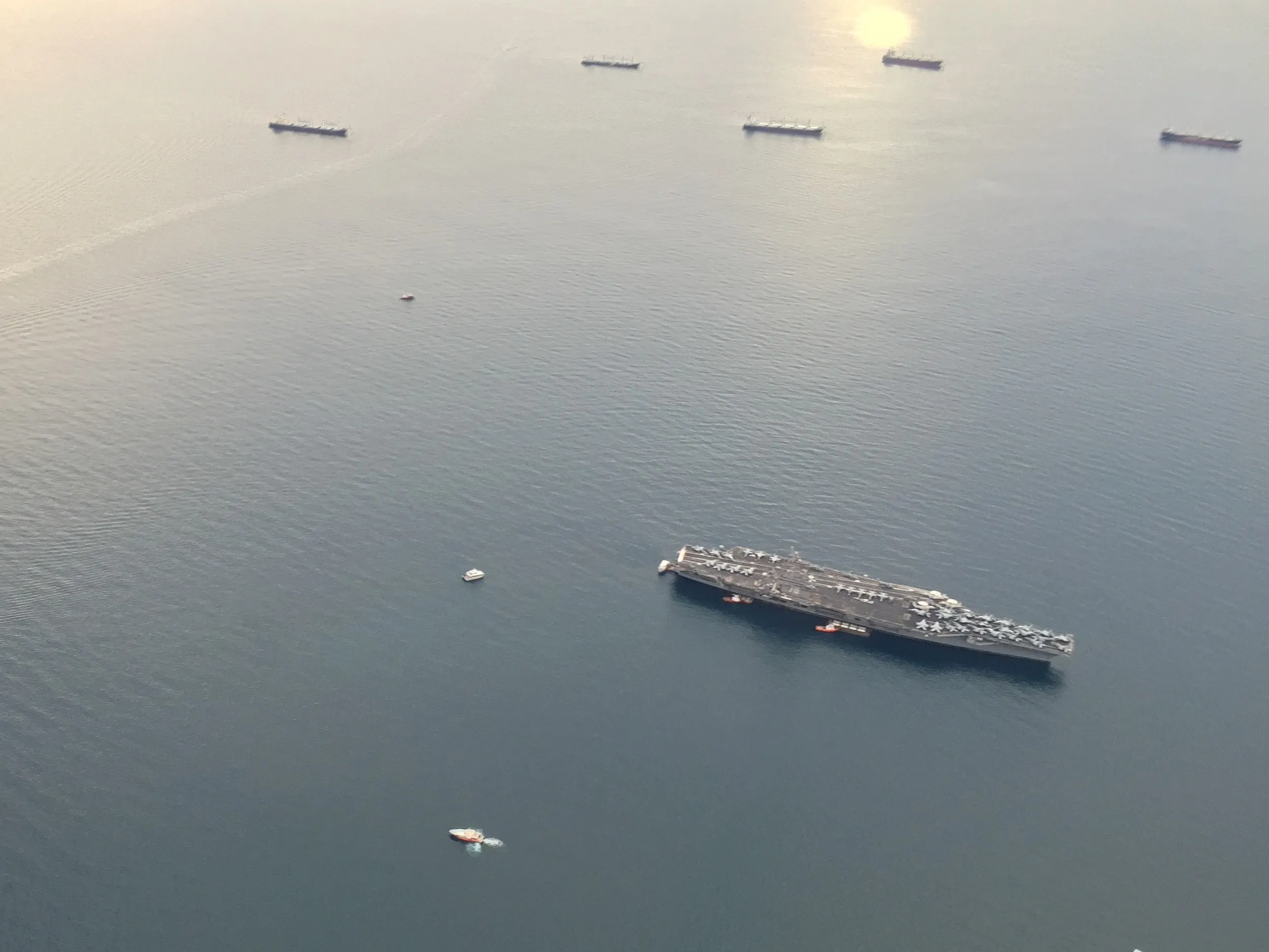 aircraft-carrier-uss-carl-vinson-visits-perth-university-flying-club-flight