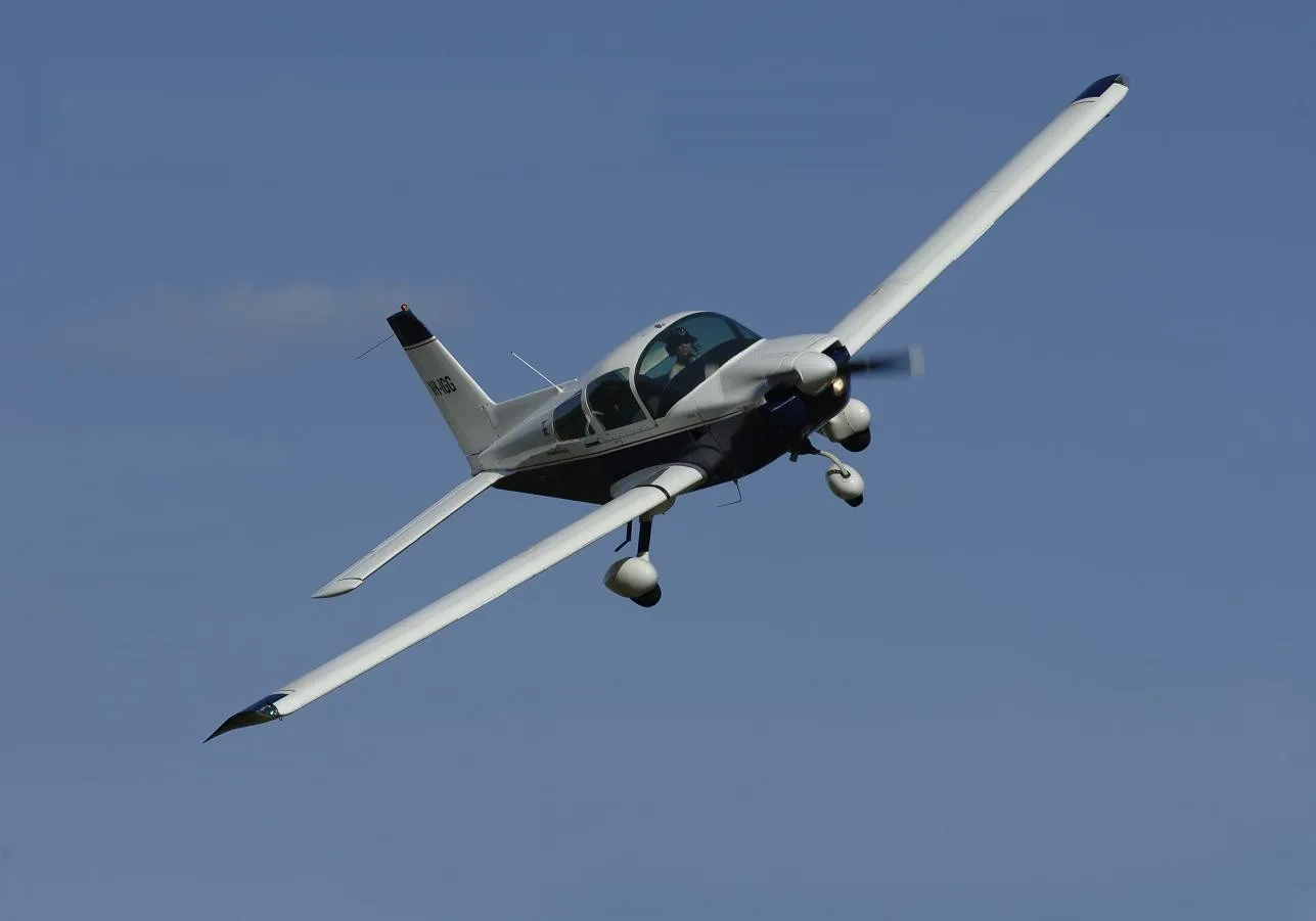 VH-IGG in Flight University Flying Club