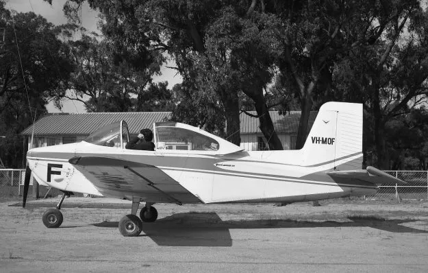 VH-MOF University Flying Club Jandakot Learn to Fly