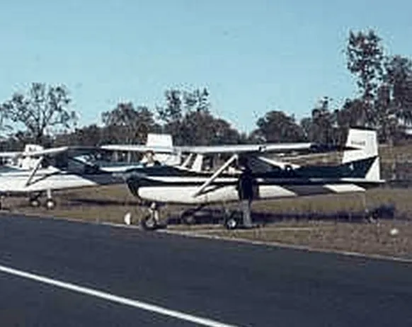 VH-UER new paint scheme university flying club aircraft cessna 150 1964 jandakot airport learn to fly flight training flight school
